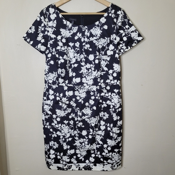 Talbots Black & White Floral Dress Feminine Modern Classic Knee Length Size 12 - Picture 3 of 7